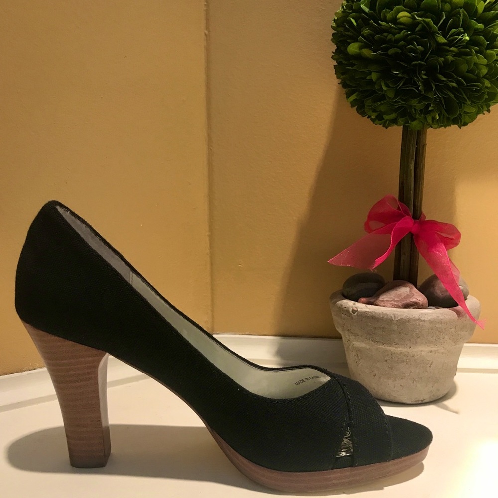 NEW WHITE HOUSE BLACK MARKET WHBM HEELS SZ 6